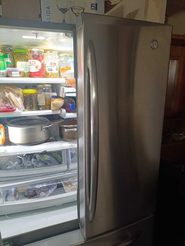 آیا در سفر یخچال را از برق بکشیم