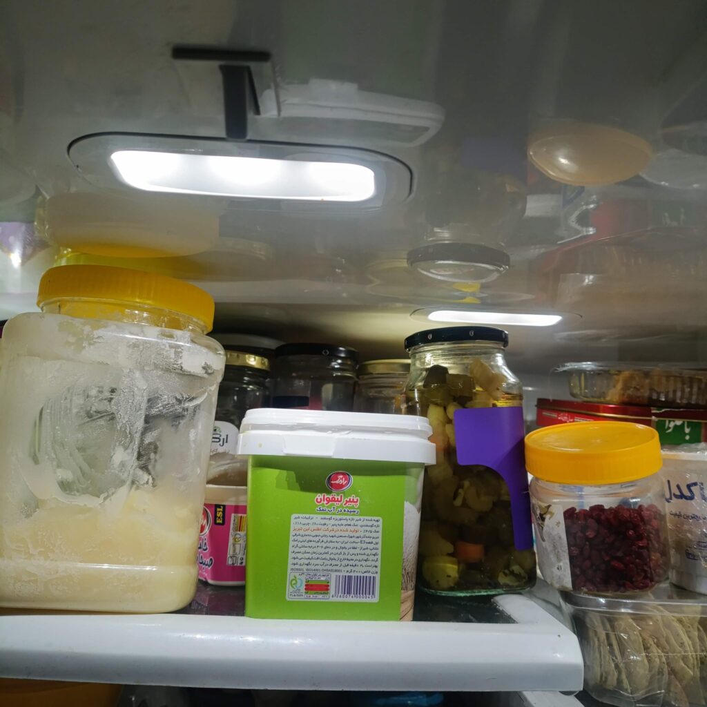 چک کردن چراغ داخل یخچال 